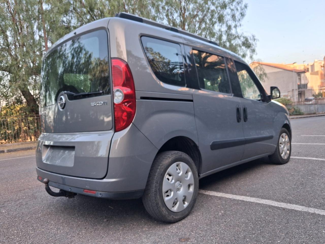 Opel Combo 1.6 CDTi 105CV Cosmo