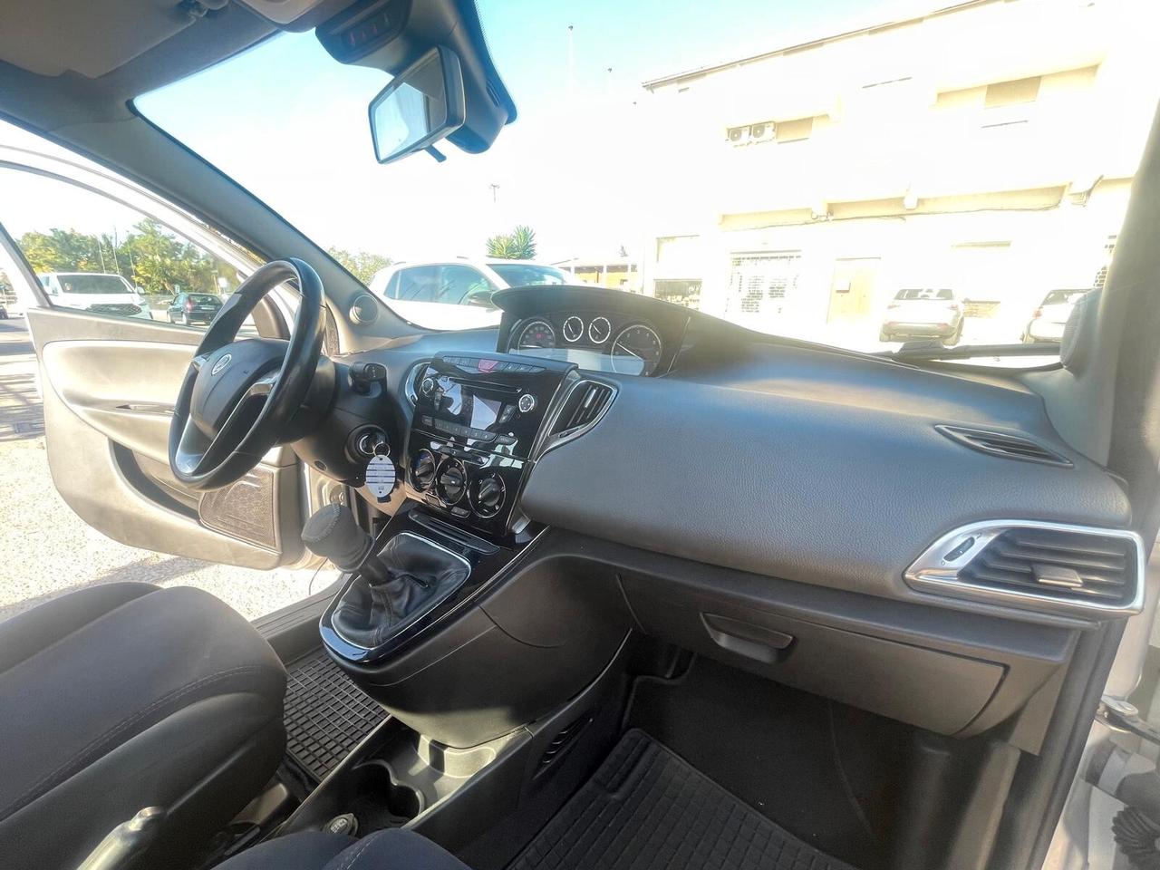 Lancia Ypsilon 0.9 TwinAir 85 CV 5 porte Metano Ecochic Gold
