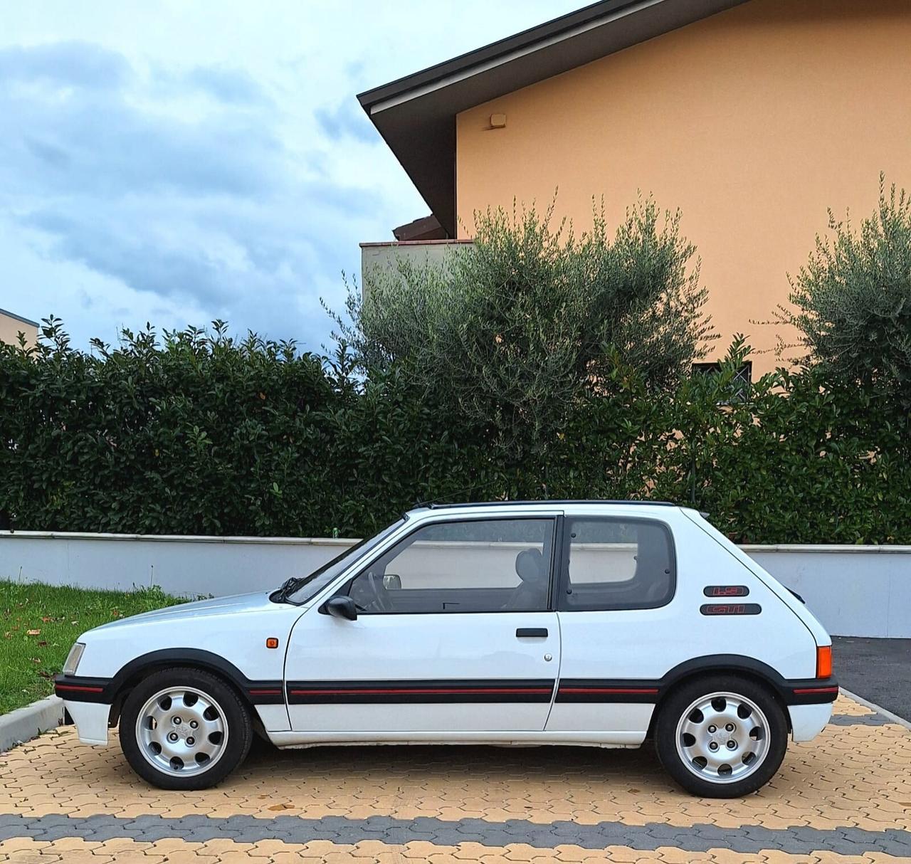 Peugeot 205 1.9 GTI - TETTO APRIBILE - RESTAURO TOTALE