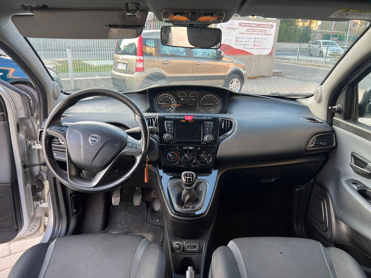 Lancia Ypsilon 1.2 69 CV 5 porte Platinum