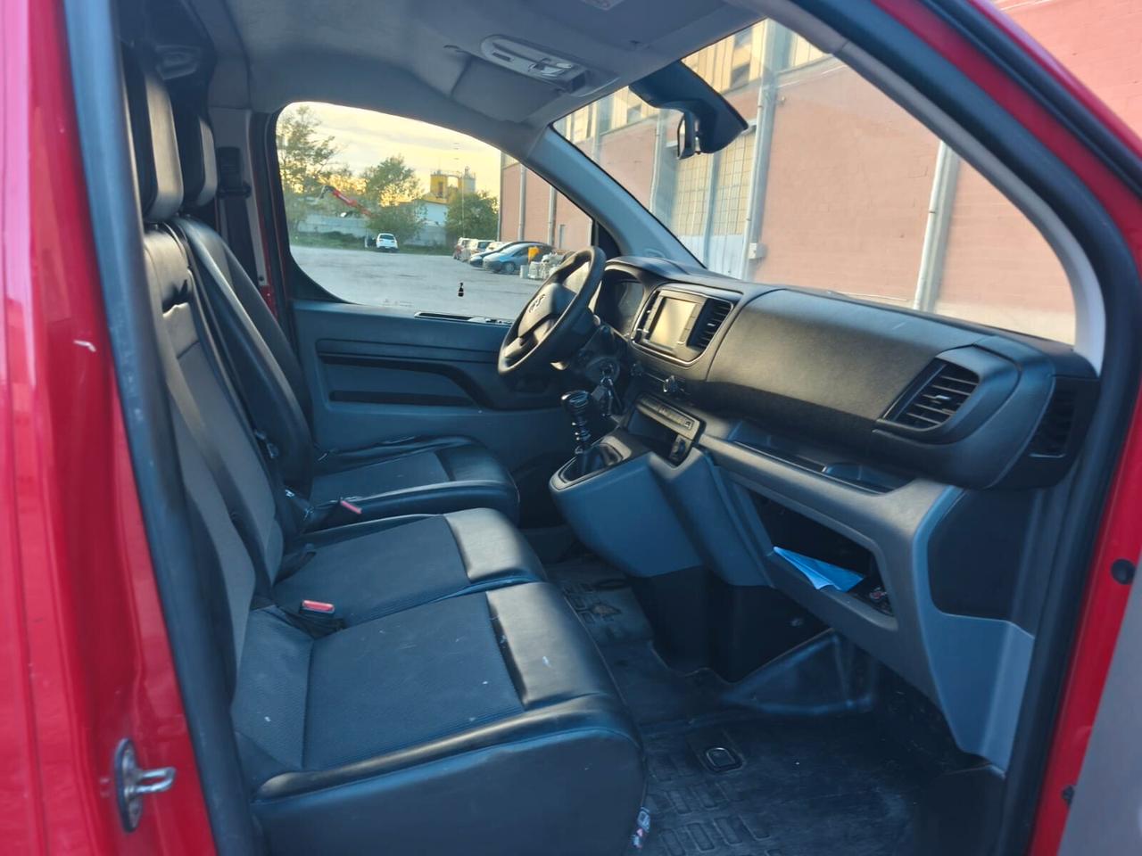 Opel Vivaro 2019---1.5 Diesel Autocarro