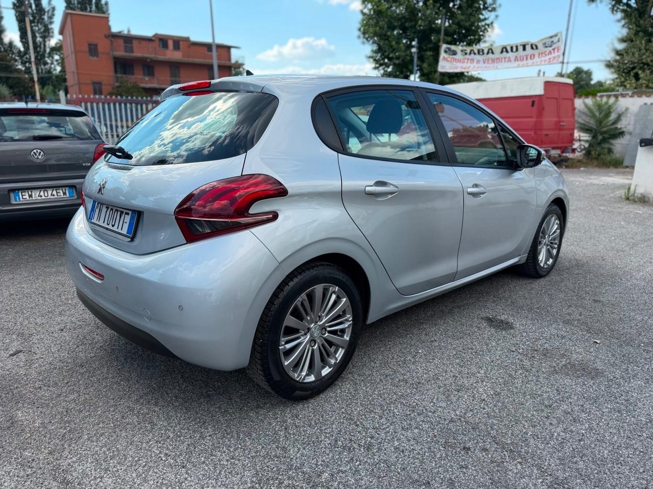 Peugeot 208 PureTech 82 5 porte Black Line 2