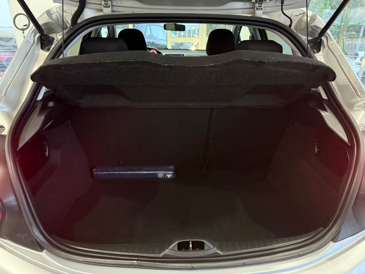 Peugeot 208 1.2 VTI 82 5P Allure STYLE+NAVI/LED2017