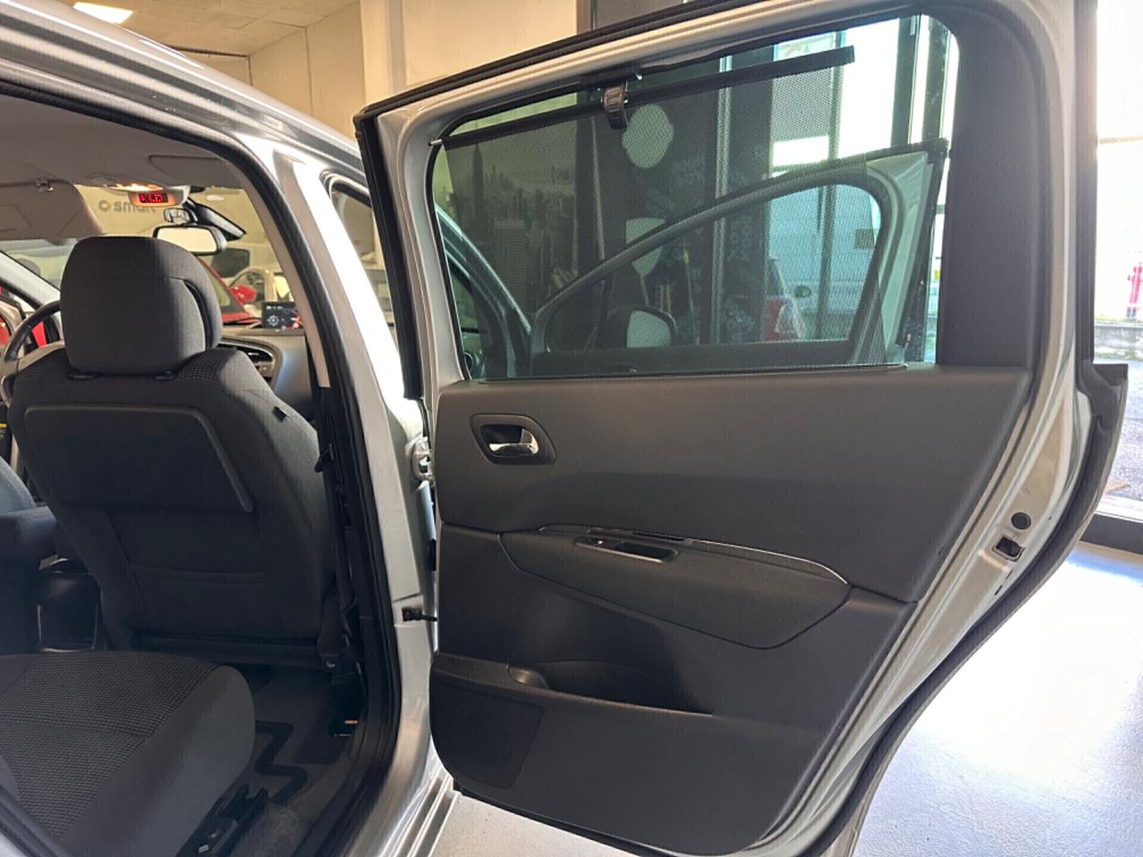PUGEOT 5008 1.6 HDI 7 POSTI
