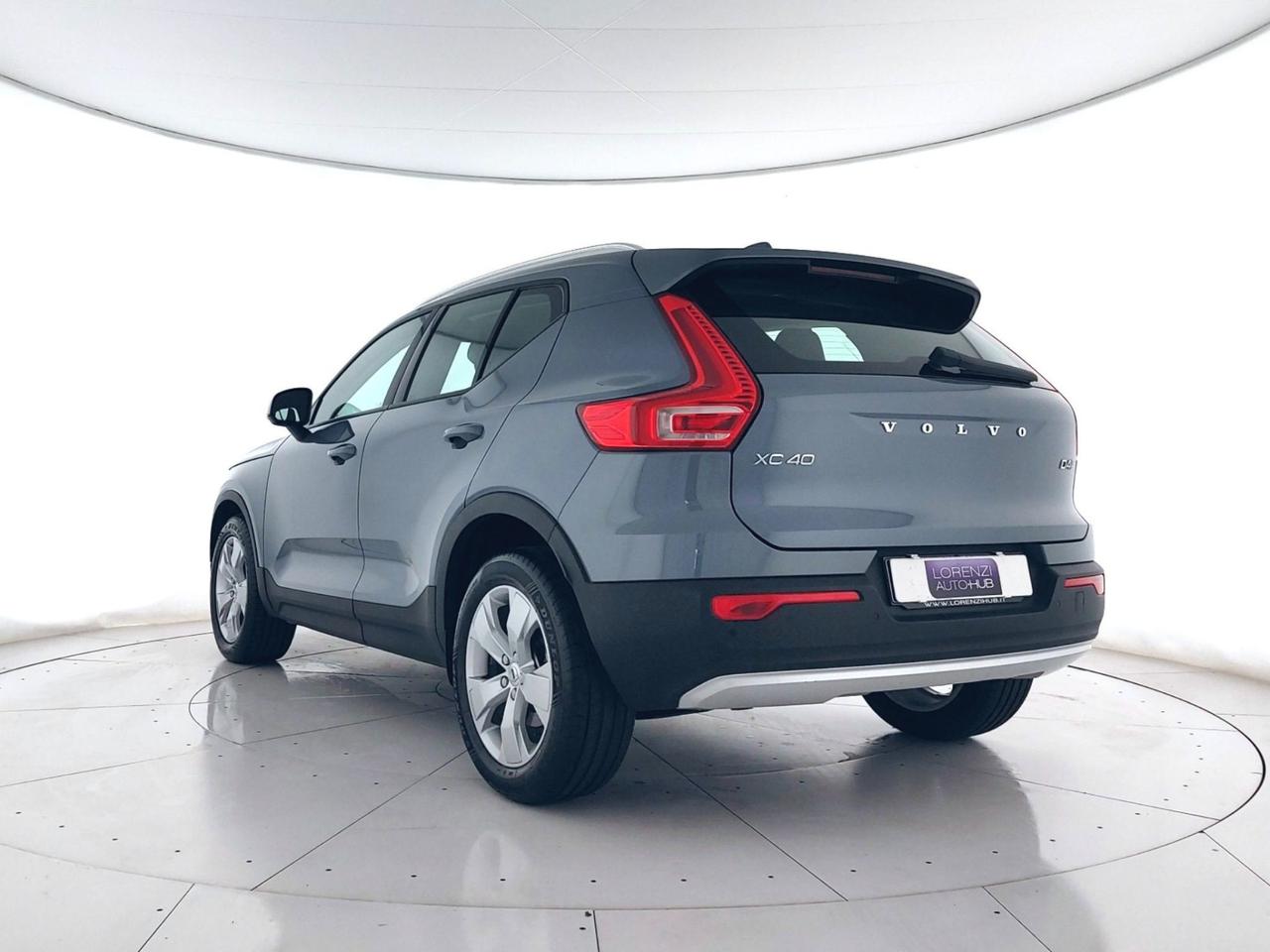 VOLVO XC40 2.0 d4 Momentum awd geartronic PELLE+LED+C19"