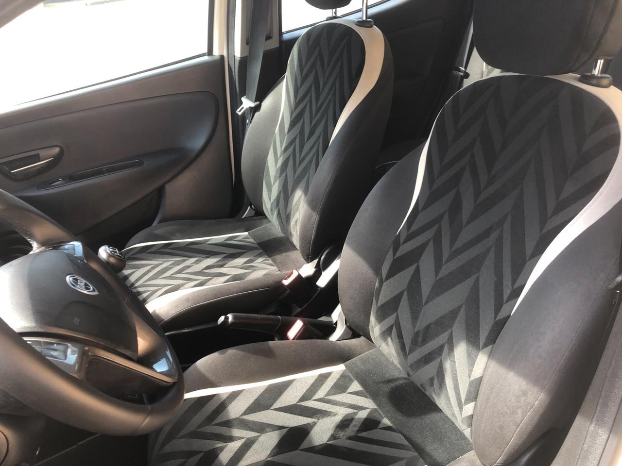 Lancia Ypsilon 0.9 TwinAir 85 CV 5 porte Metano Ecochic Platinum