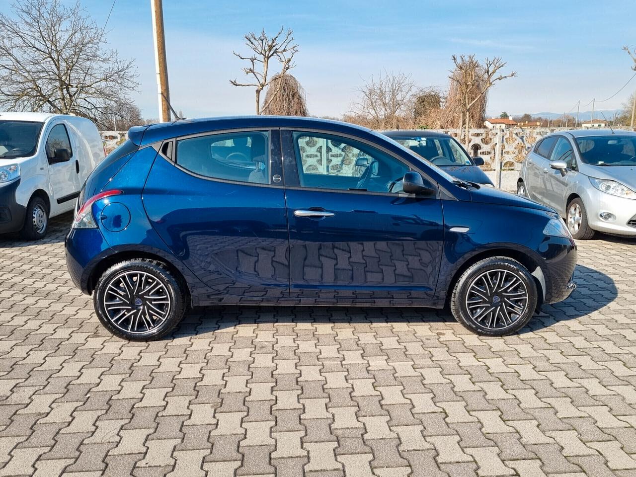 Lancia Ypsilon 1.0 5 porte Hybrid Gold oK neopatentati