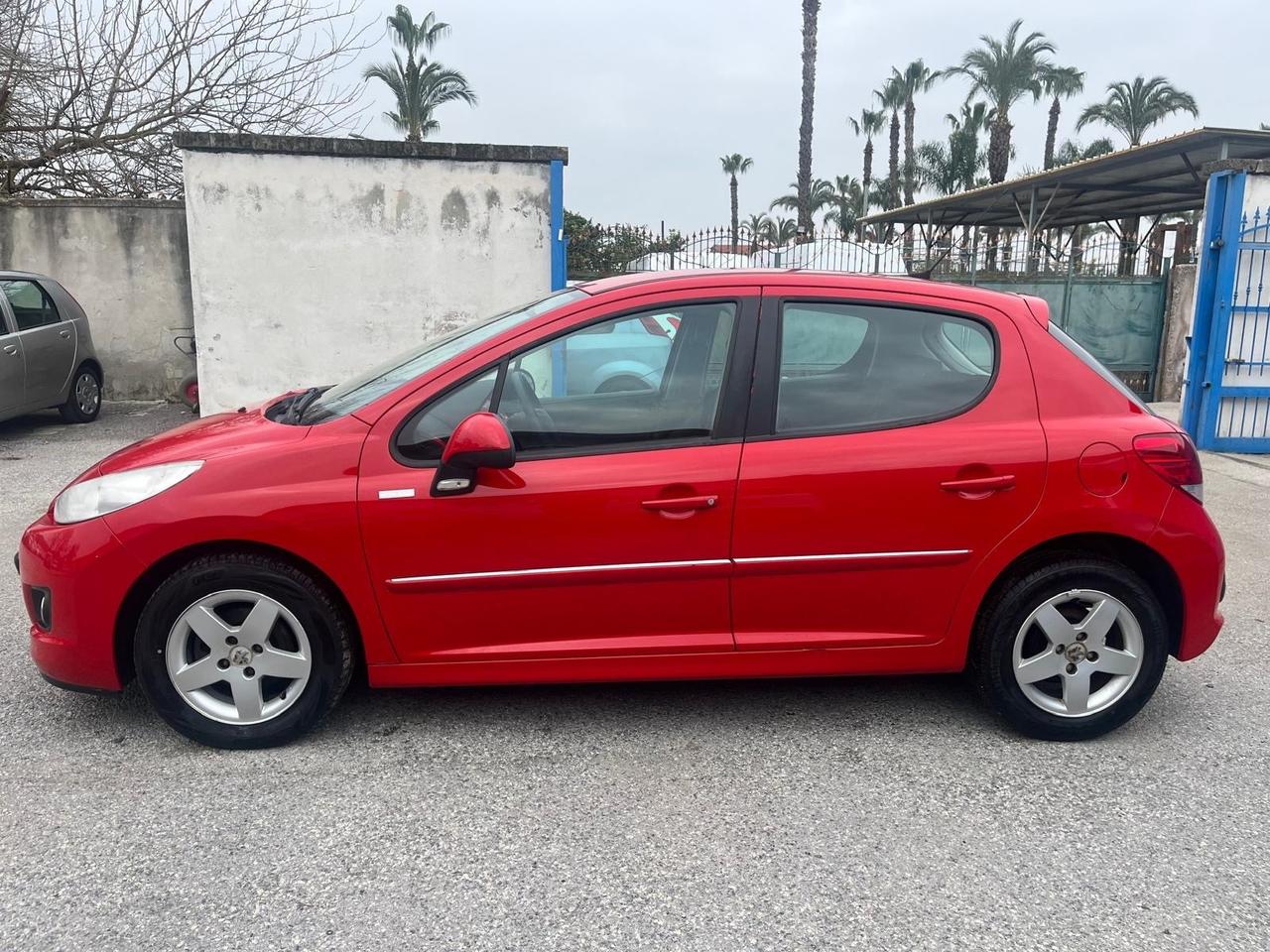 Peugeot 207 5P-1.4 hdi/68 cv -“ millesim 200” -2011