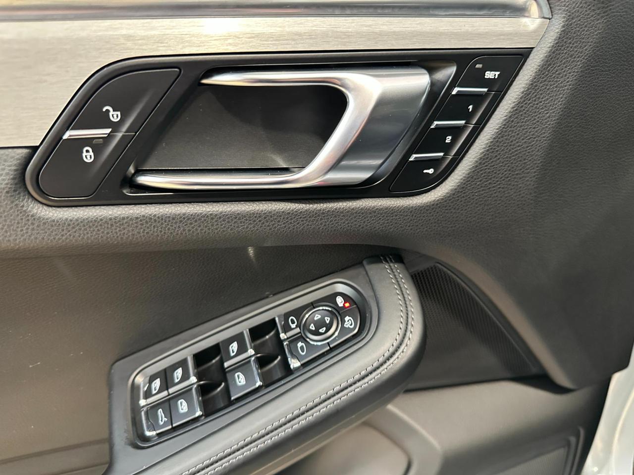 Porsche Macan 2.0 PDK-21"-Keyless-Camera-PASM-Sport Chrono