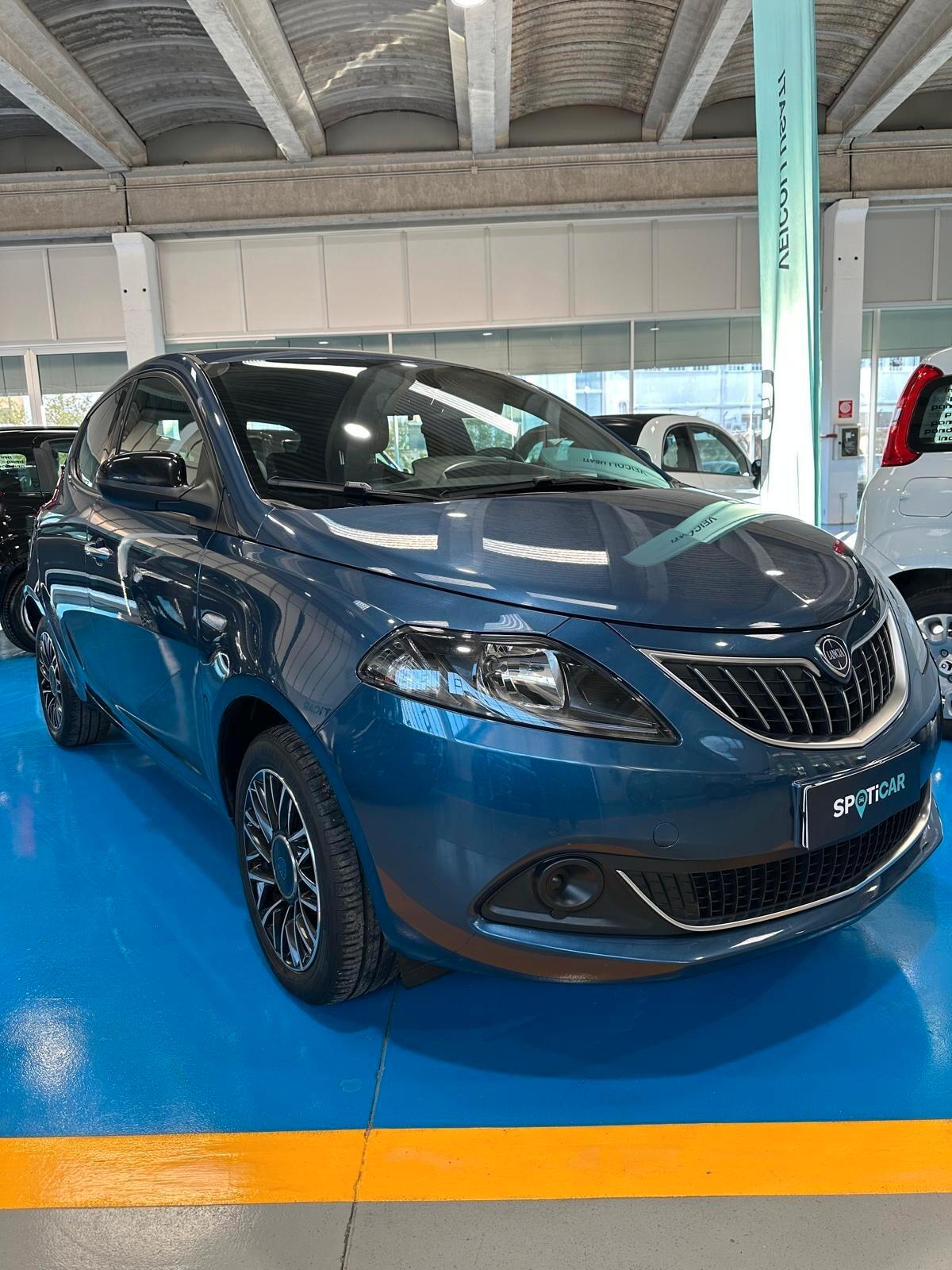 Lancia Ypsilon 1.0 FireFly 5 porte S&S Hybrid Platino