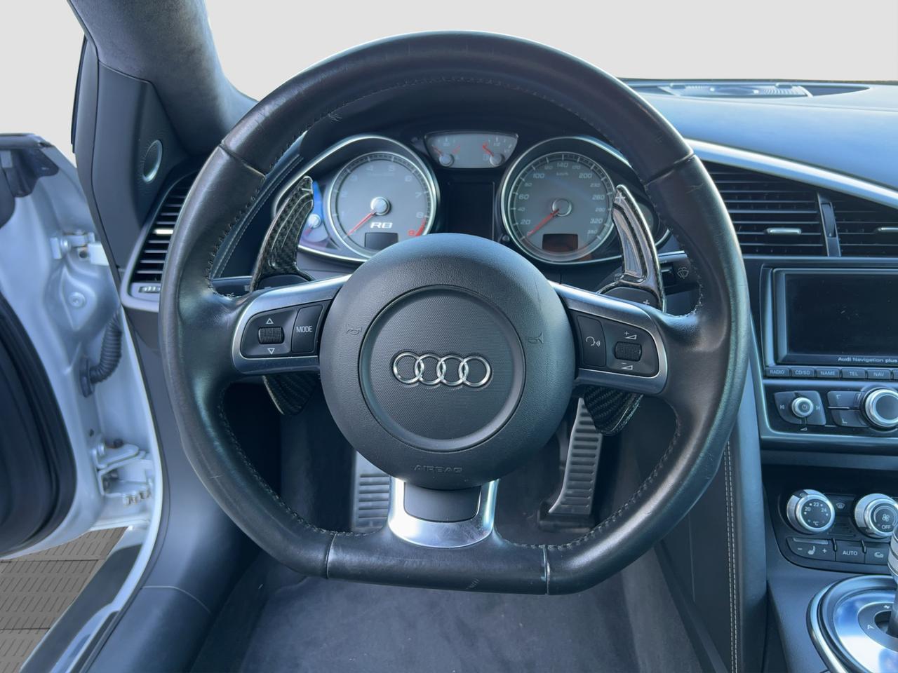 AUDI R8 4.2 V8 FSI quattro R tronic