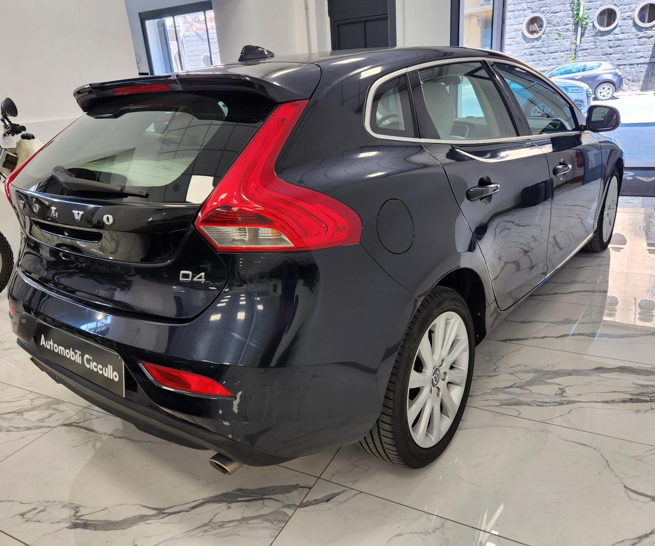Volvo V40 D4 Geartronic R-design Kinetic