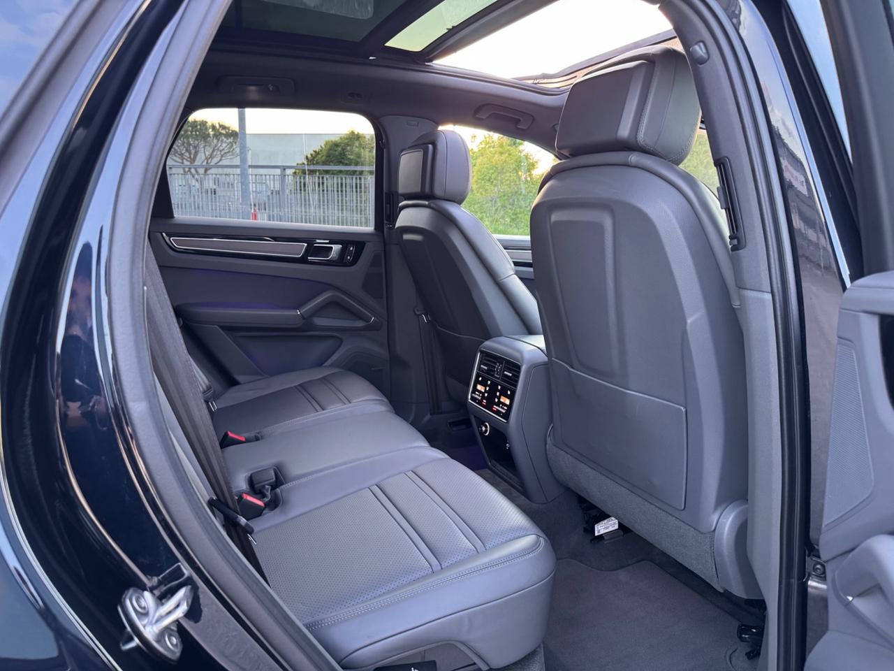 Porsche Cayenne 3.0 V6 E-Hybrid Platinum Edition