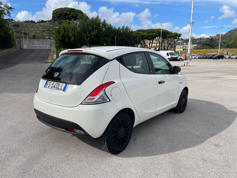 Lancia Ypsilon 1.2 69cv Elefantino Blu