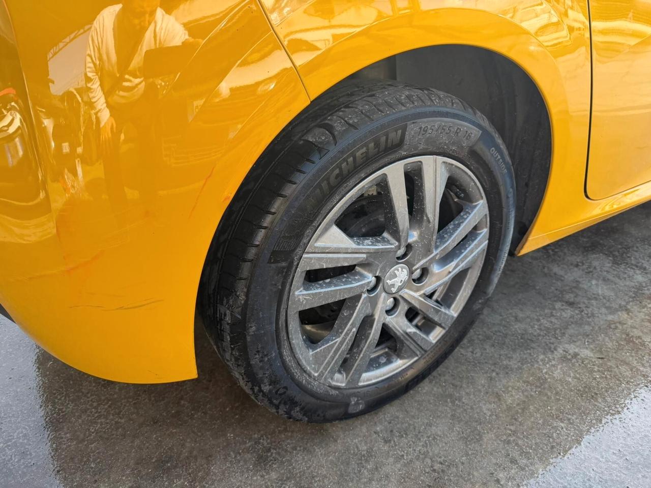 Peugeot 208 gt sinistrato - 2022