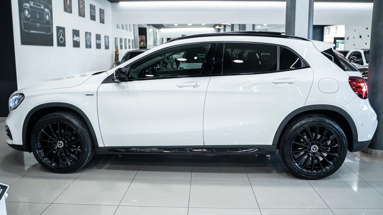 Mercedes-benz GLA 200 D NIGHT EDITION AUTO TETTO CARBONIO NAVI PELLE FULL OPTIONAL