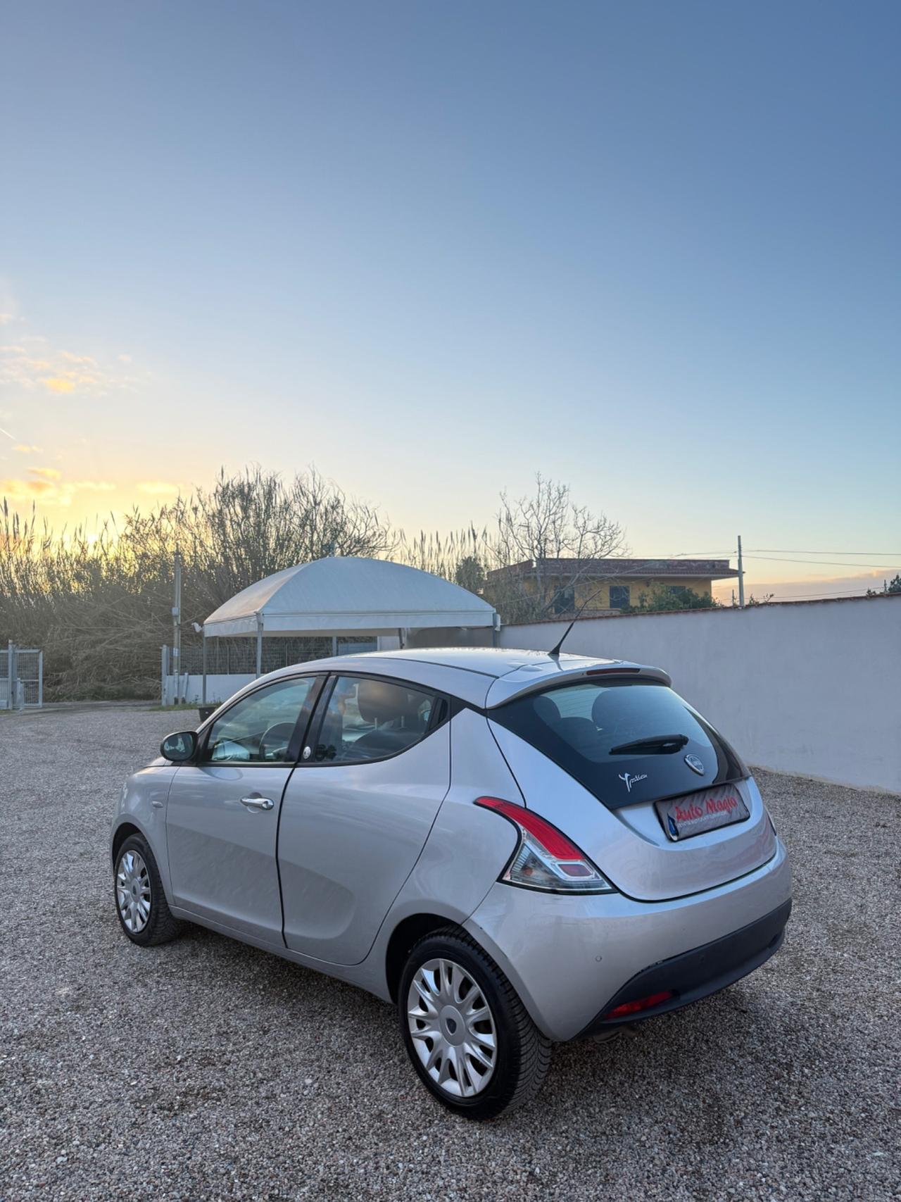 Lancia Ypsilon 1.2 69 CV 5 porte GPL Ecochic Silver