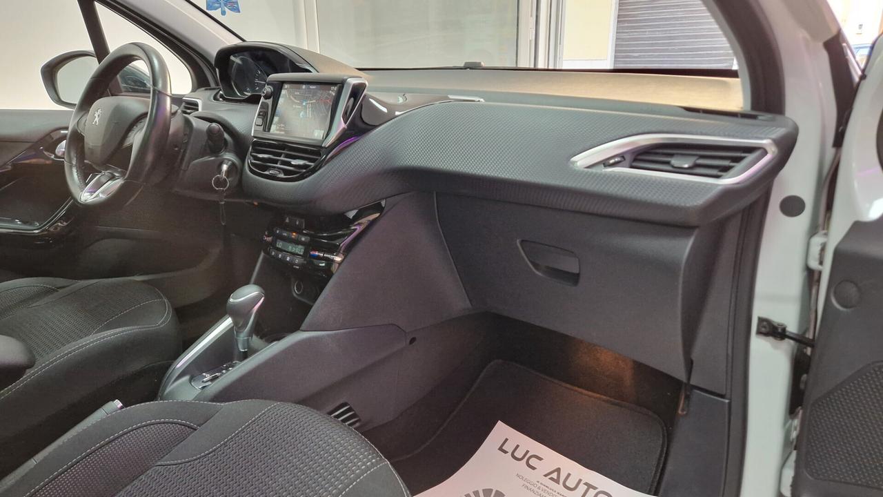 Peugeot 208 tetto panoramico