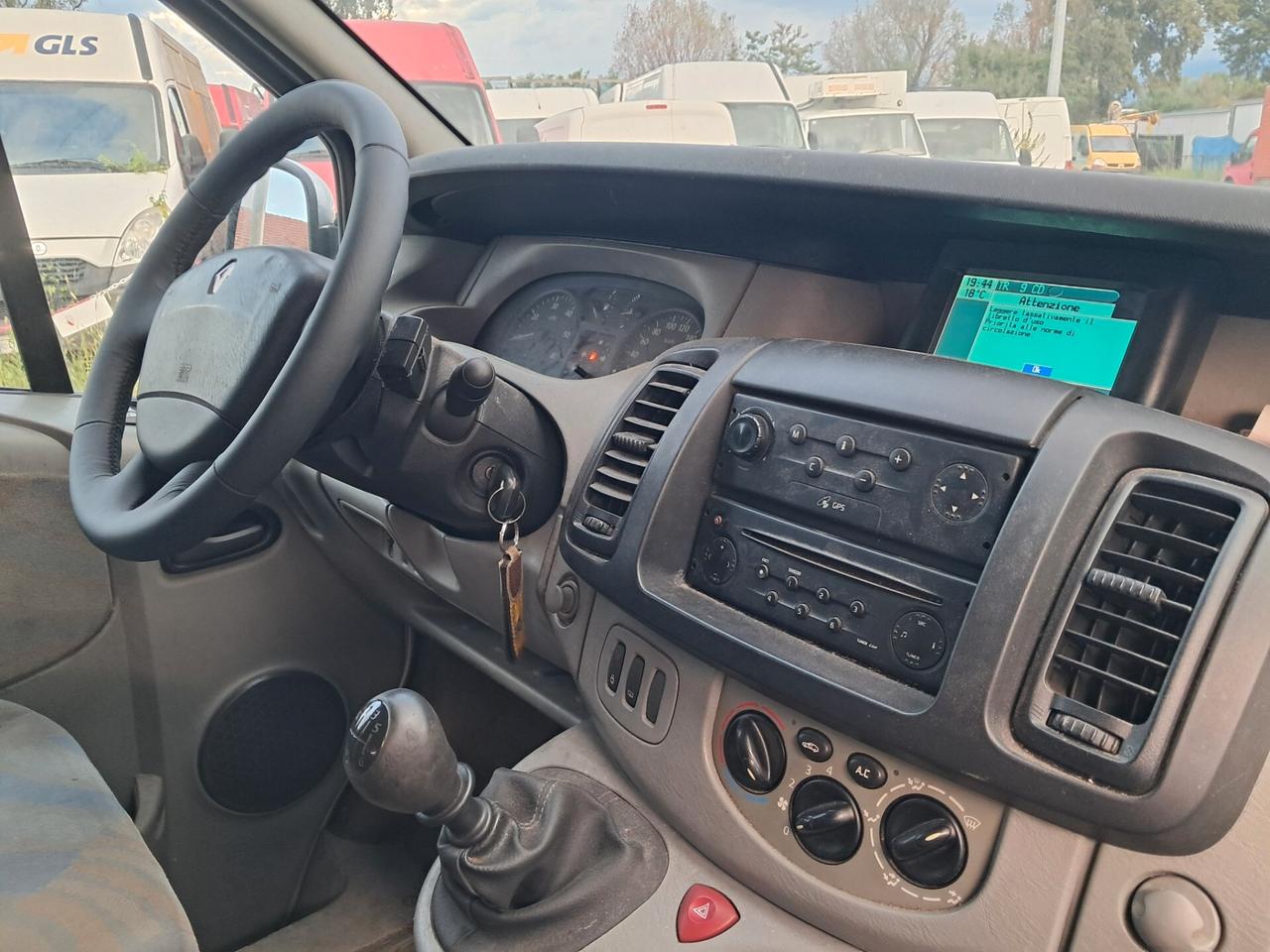 TRAFIC 2.5 DCI 140CV