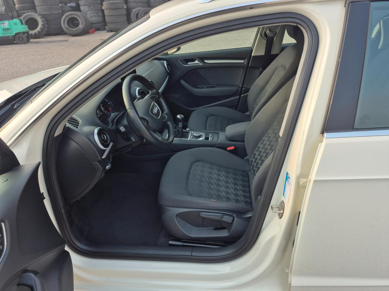 Audi A3 SPB 1.6 TDI diesel Attraction