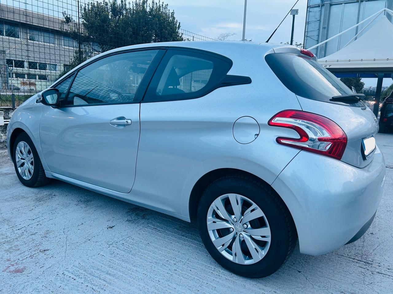 Peugeot 208 1.2 VTi 82 CV 3 porte Allure