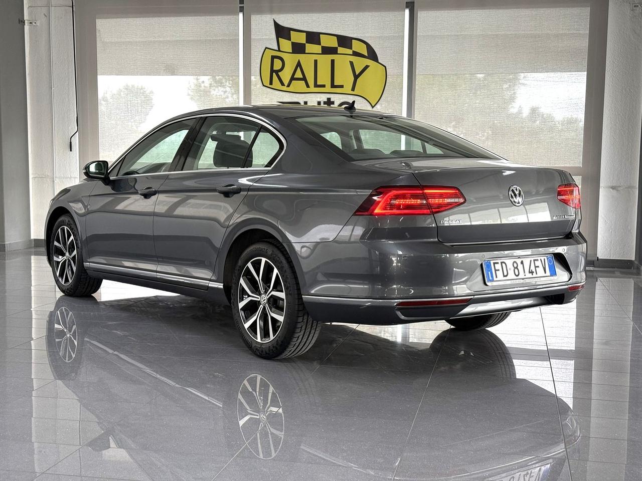 Volkswagen Passat Hgline 2.0 tdi 150cv #10396