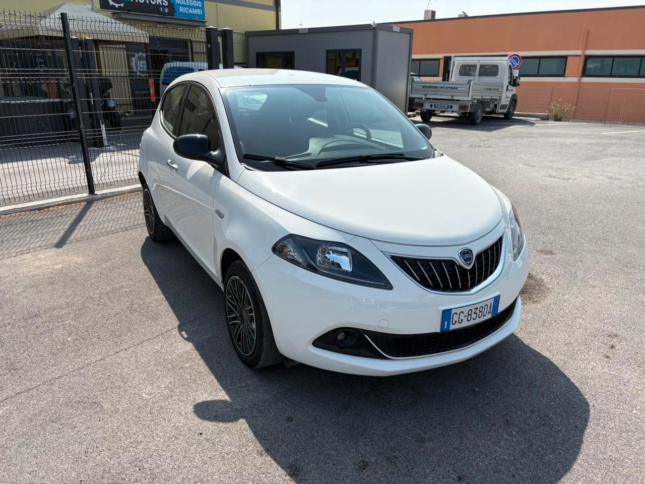 Lancia Ypsilon 1.0 hybrid 69cv - 2021
