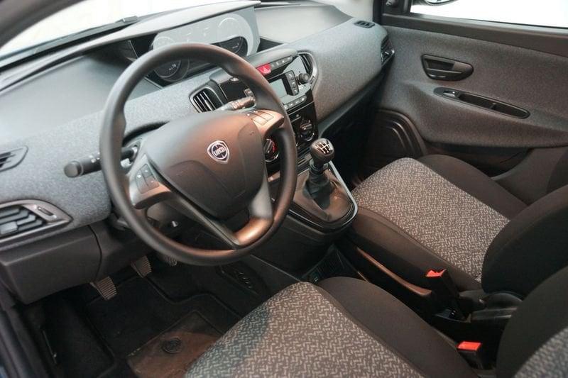Lancia Ypsilon 1.0 FireFly 5 porte S&S Hybrid Silver