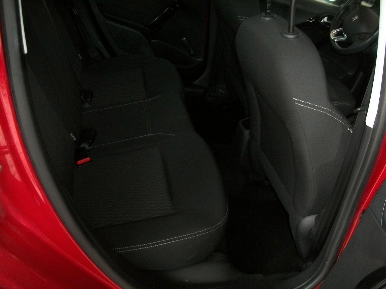 Peugeot 208 PureTech 82 5 porte Active riferimento fp836 CC 1199 EURO 06 KM 62940 TALIANDATI CON NAVI E SEDILI RISCALDATI GARANZIA UN ANNO SI NEOPATENTATI