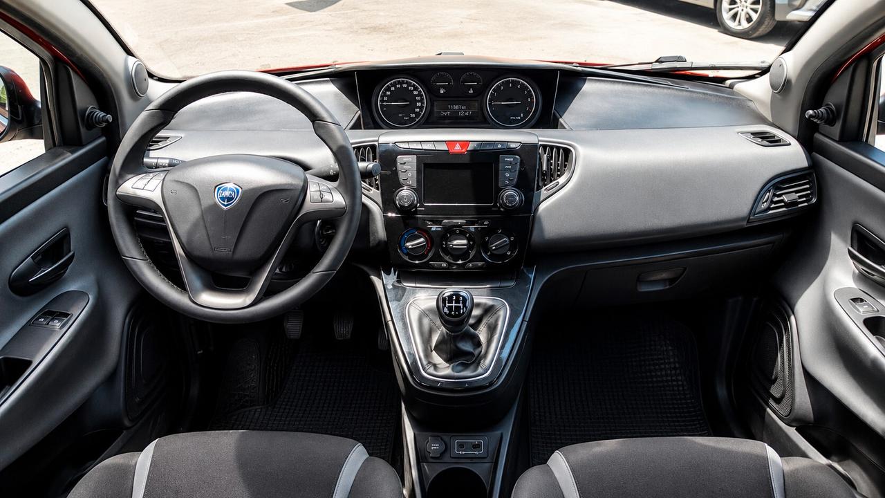 LANCIA Y 1.2 Benzina leggere la descrizione