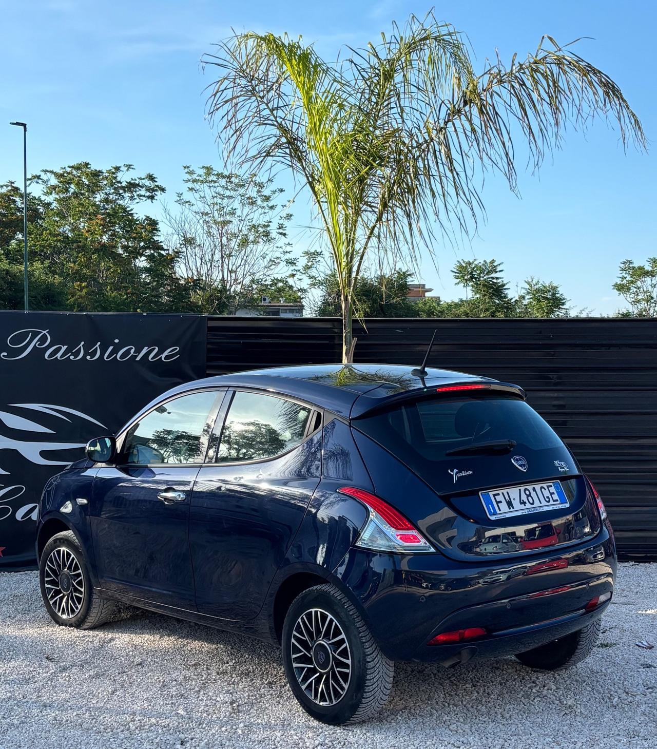 Lancia Ypsilon 0.9 TwinAir 5 porte Metano Ecochic Black and Noir