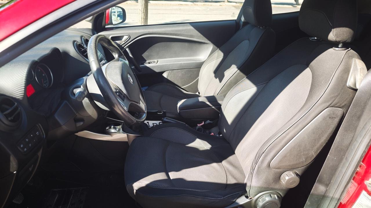 Alfa Romeo MiTo 1.6 JTDm 16V Distinctive Sport Pack