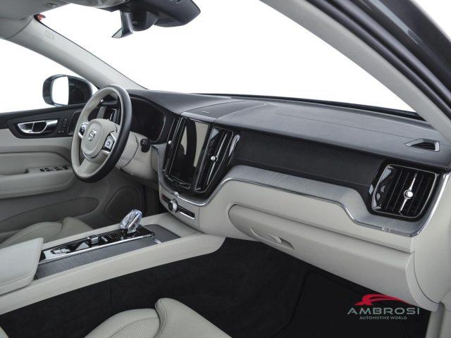 VOLVO XC60 B4 (d) AWD automatico Ultimate Dark