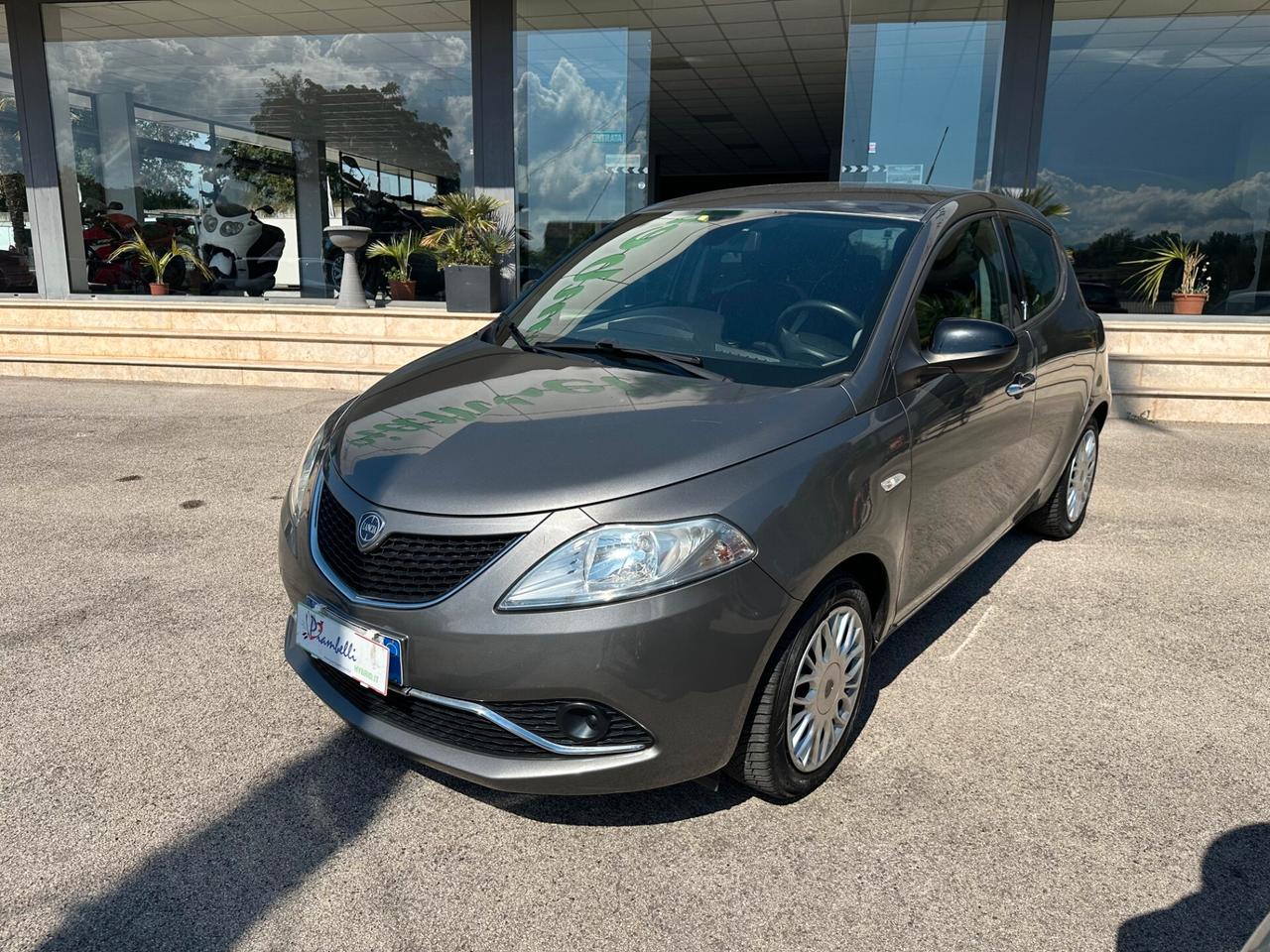 Lancia Ypsilon 1.3 MJT 16V 95 CV 5 porte S&S Platinum NEOPATENTATI