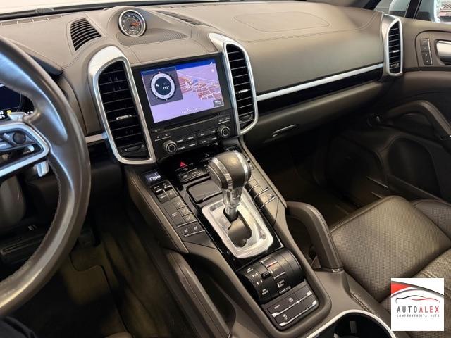 PORSCHE - Cayenne - 3.0 Diesel Platinum Edition