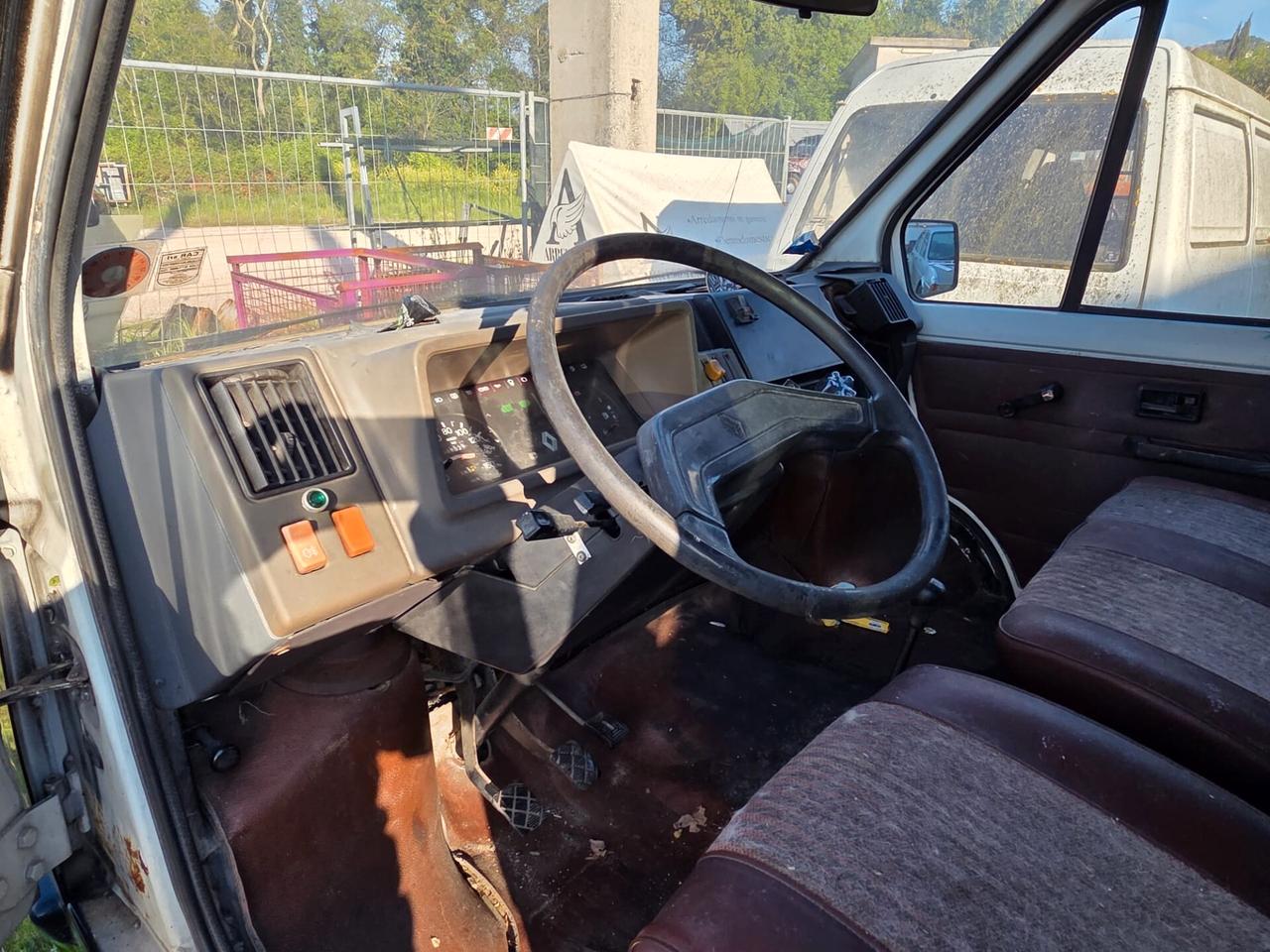 Renault Trafic 2.1D 9 POSTI MK1 - DA RESTAURO