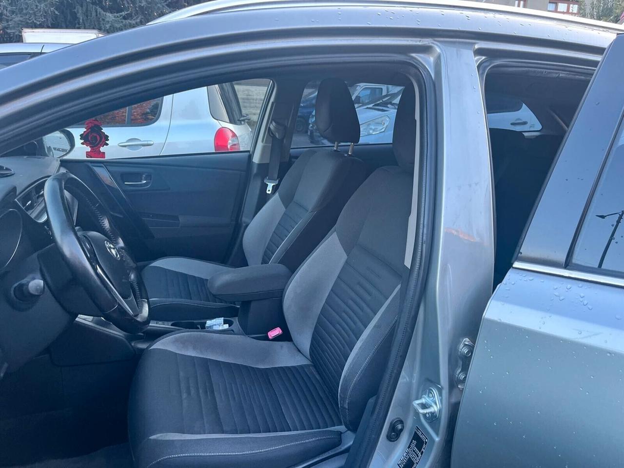 Toyota Prius 1.8 Lounge - 2016