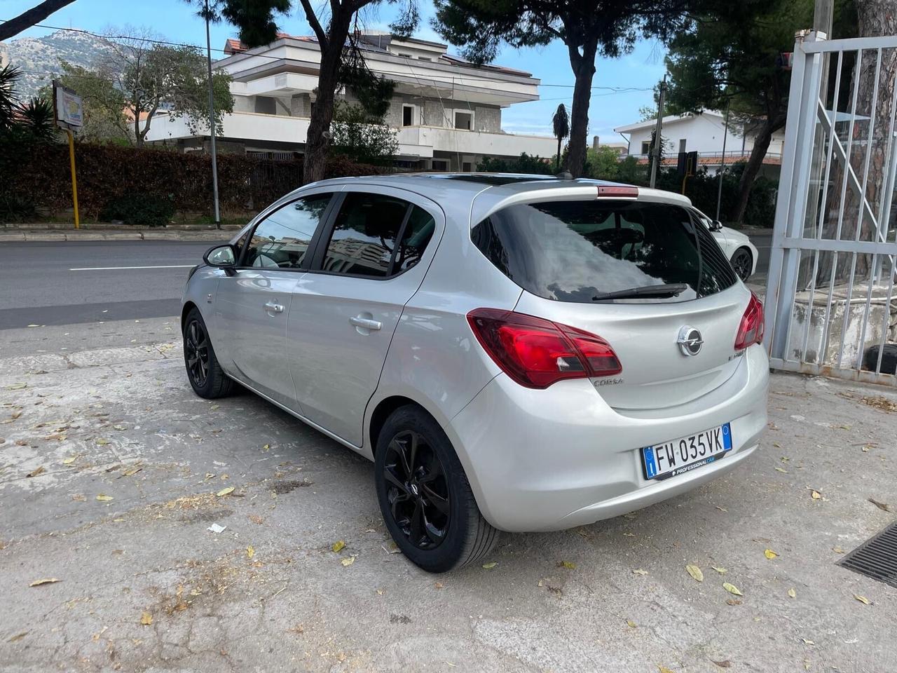 Opel Corsa 1.2 5 porte Black Edition