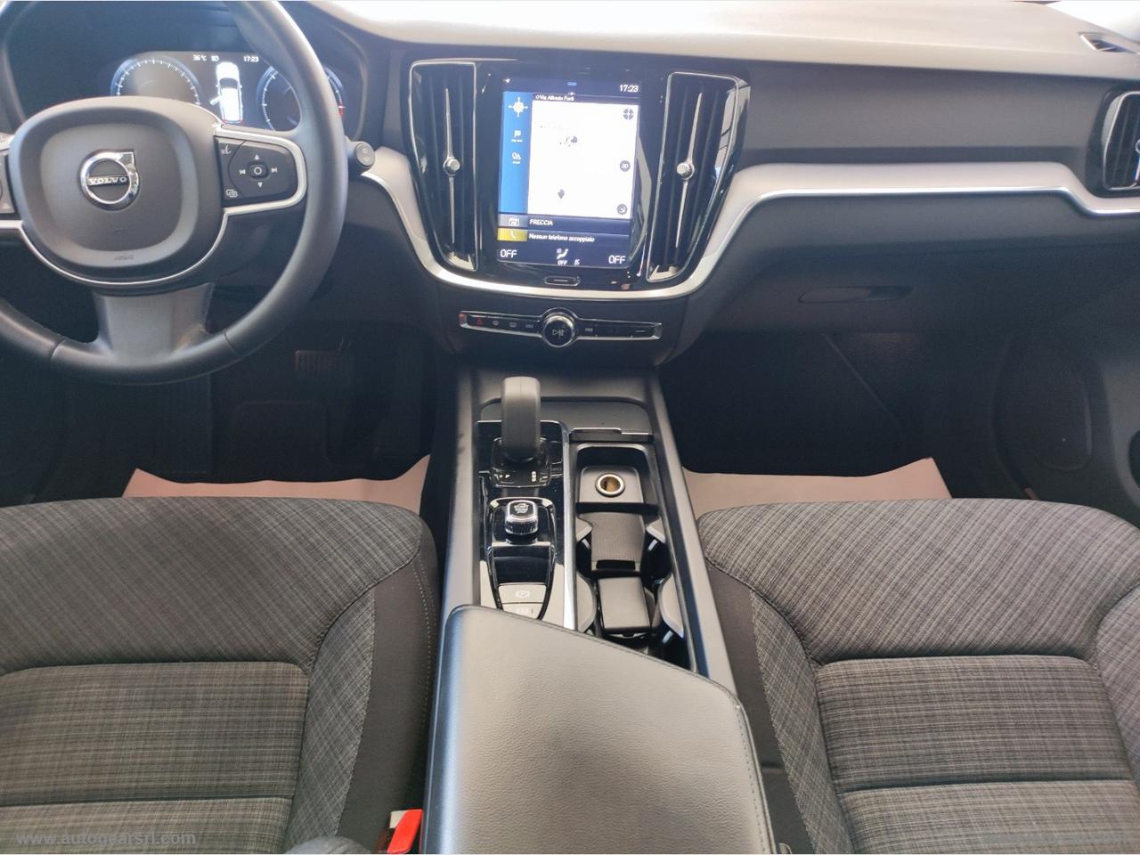 VOLVO V60 B4