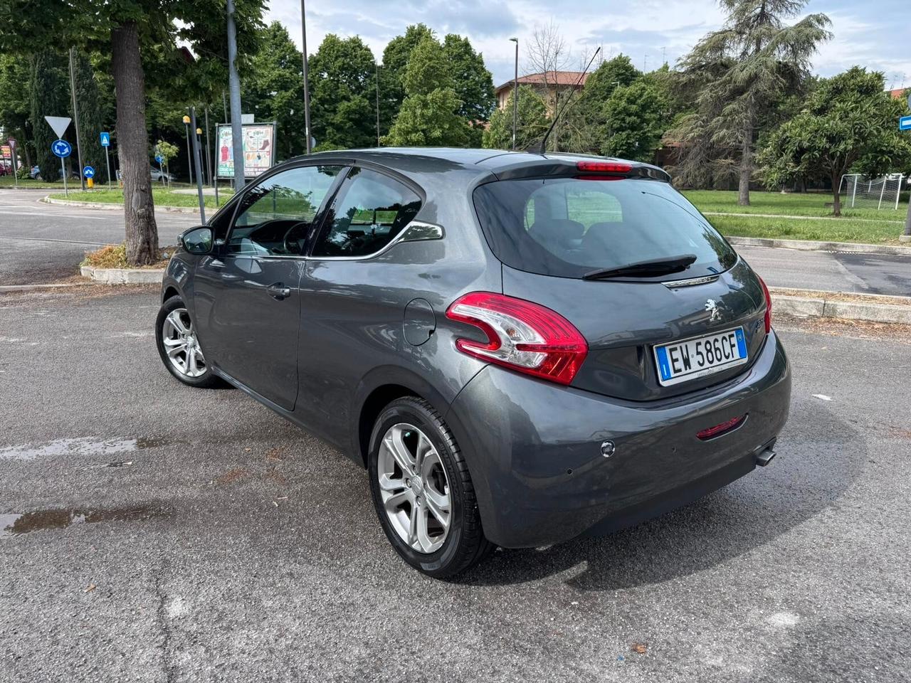 Peugeot 208 1.6 e-HDi 92 CV Stop&Start ETG6 3 porte Allure