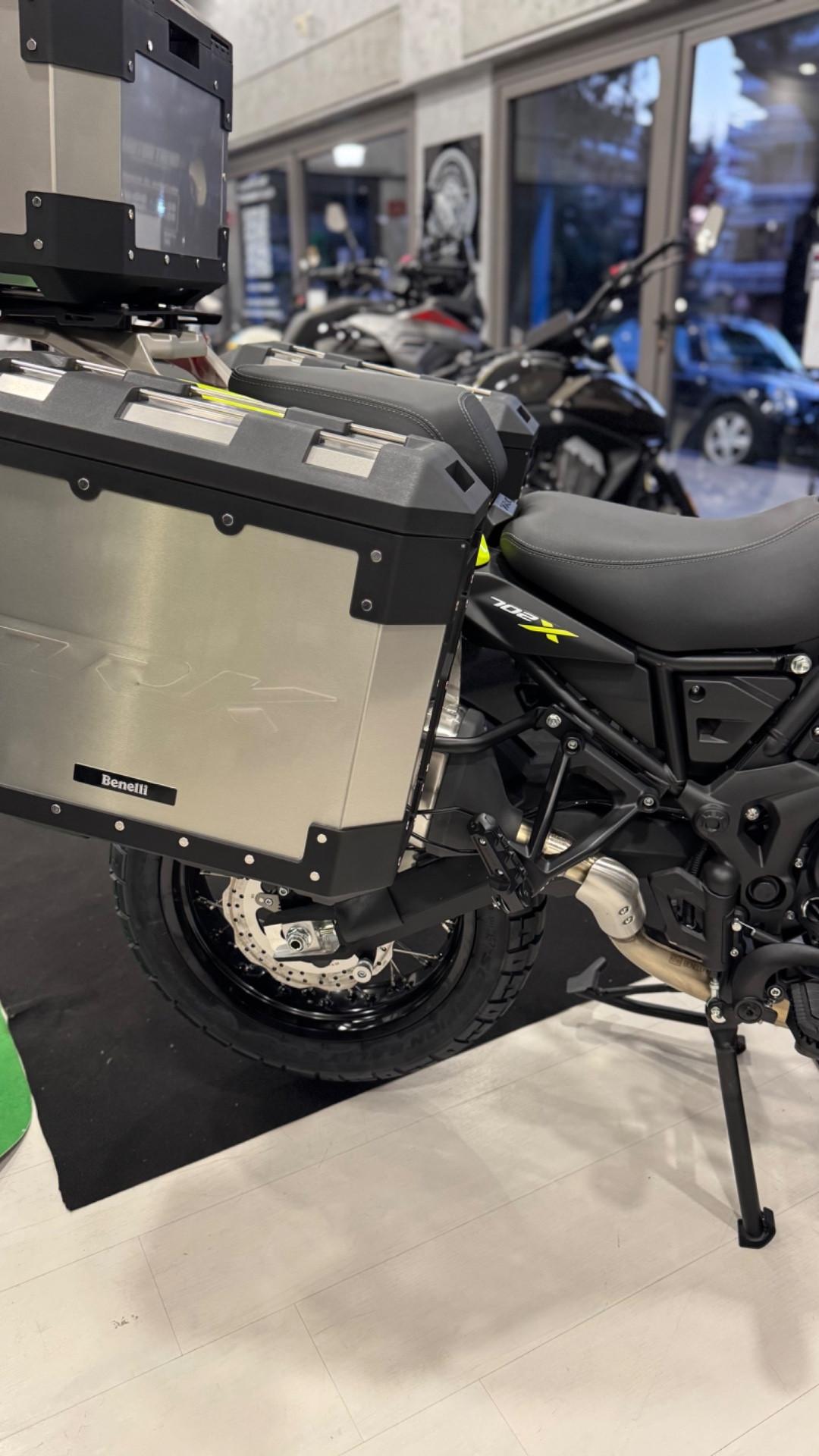 Benelli TRK 702 X!! CON TRIS DI VALIGIE IN ALLUMINIO!!