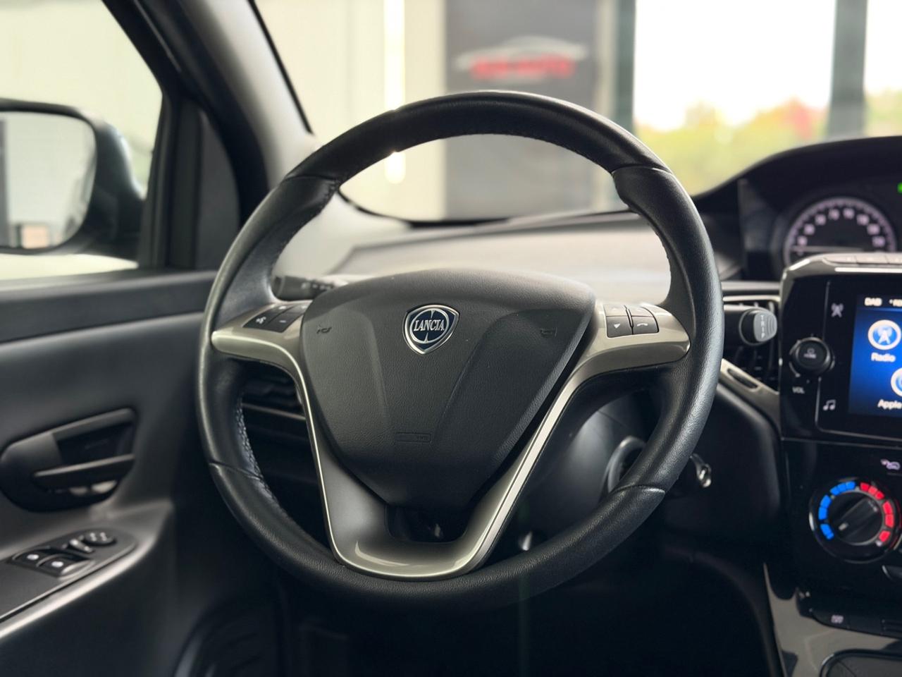 Lancia Ypsilon 1.0 FireFly 5 porte S&S Hybrid Gold