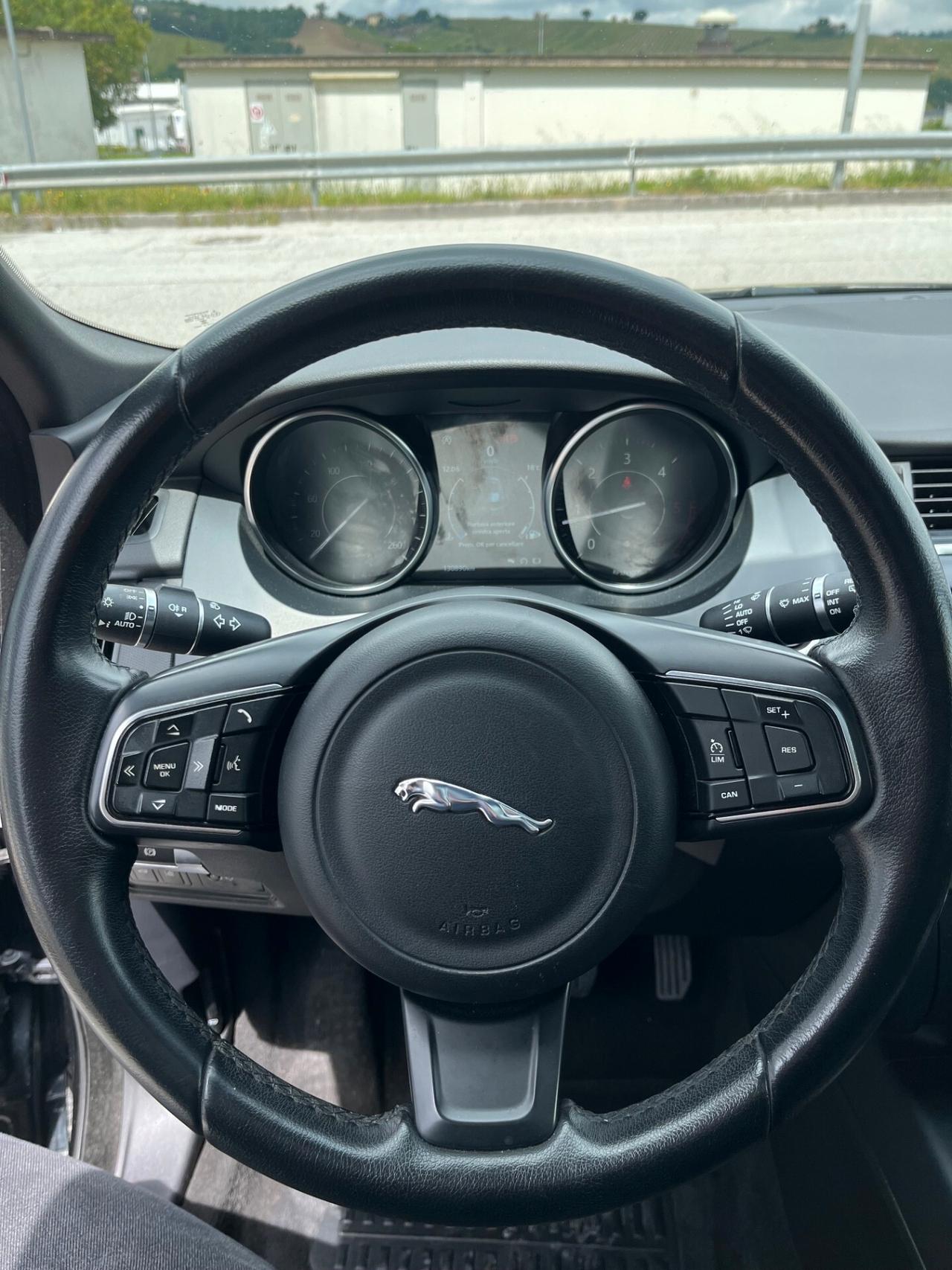 Jaguar E-Pace 2.0D 150 CV R-Dynamic