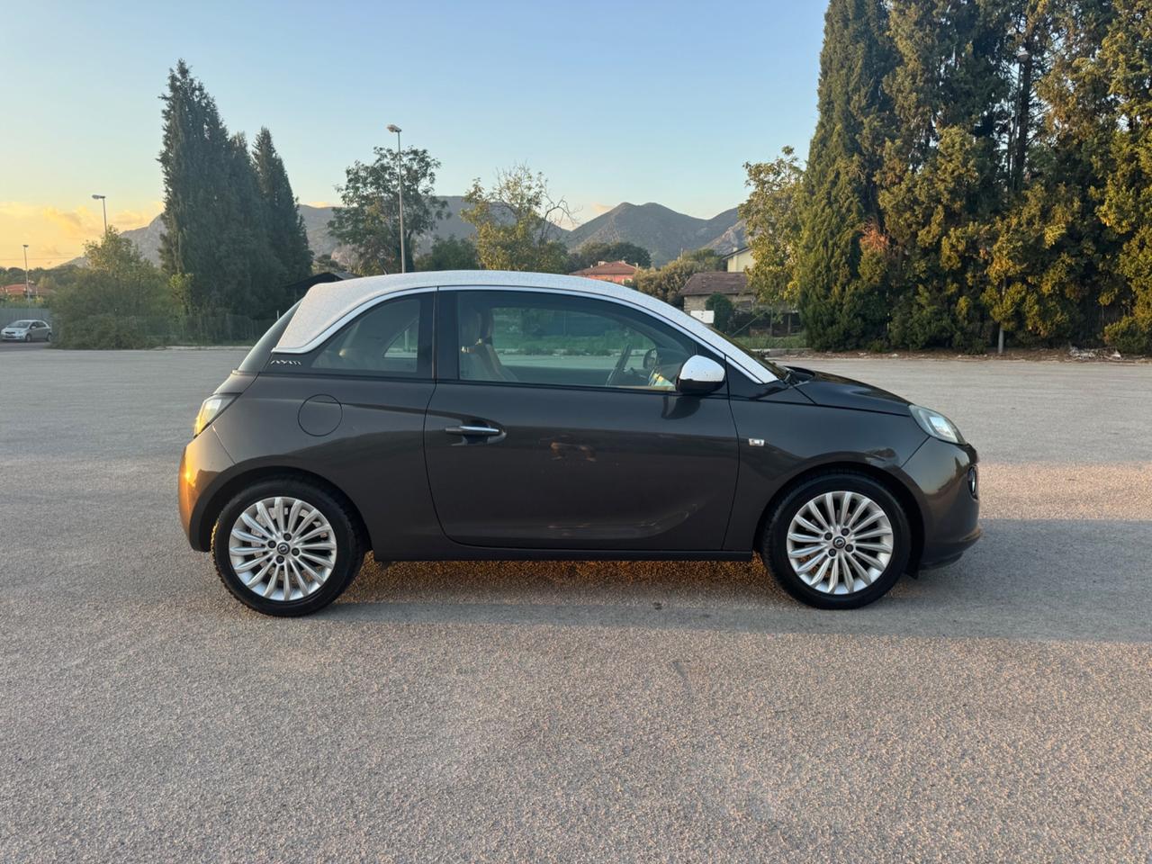 Opel Adam Rocks 1.2 70 CV tetto panoramico