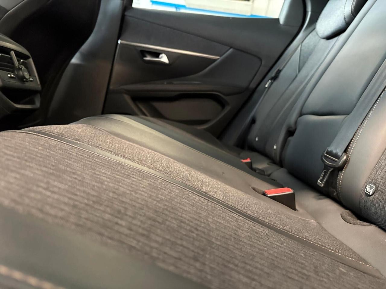 Peugeot 3008 GT LINE BlueHDi 130 EAT8 UNICO PR.