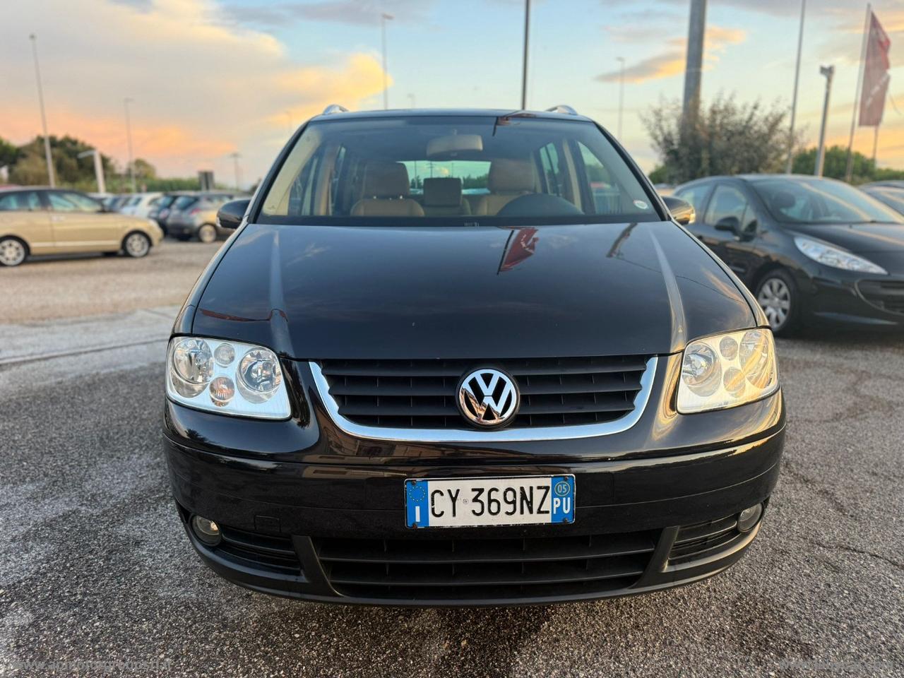 VOLKSWAGEN Touran 1.6 16V FSI Highline 7 POSTI