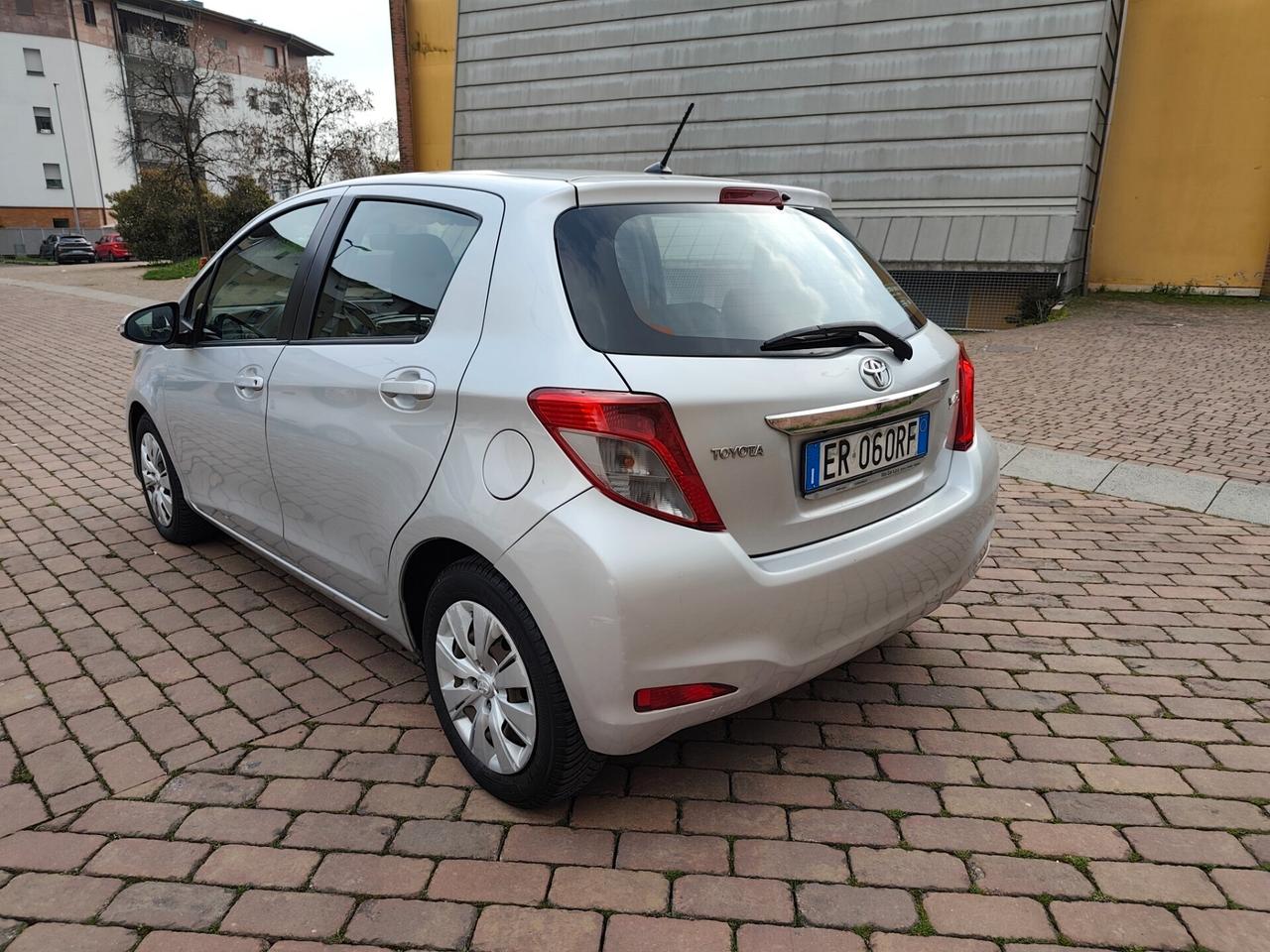 Toyota Yaris 1.4 D 5 porte 1 proprietario neopatentati