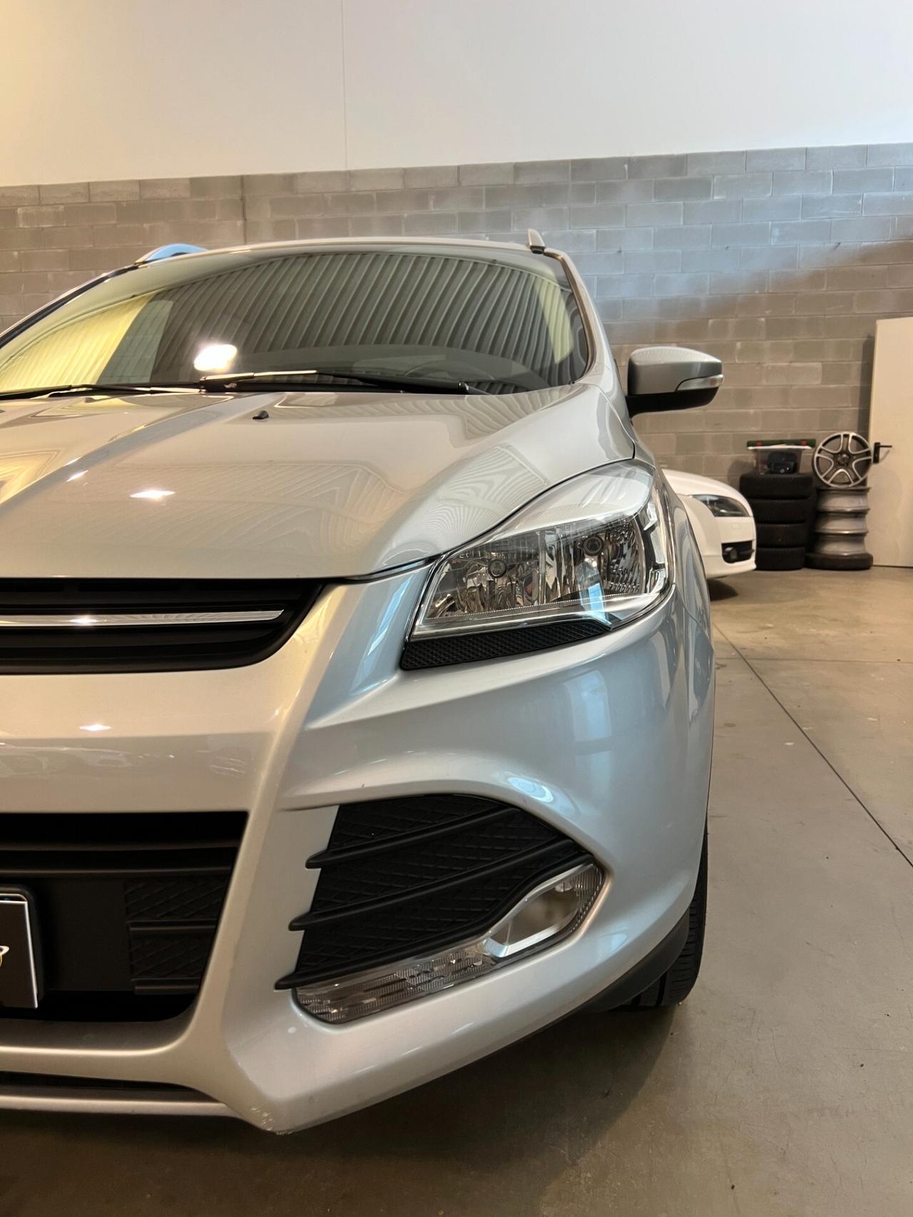 Ford Kuga 2.0 TDCI 140 CV 4WD Powershift Titanium