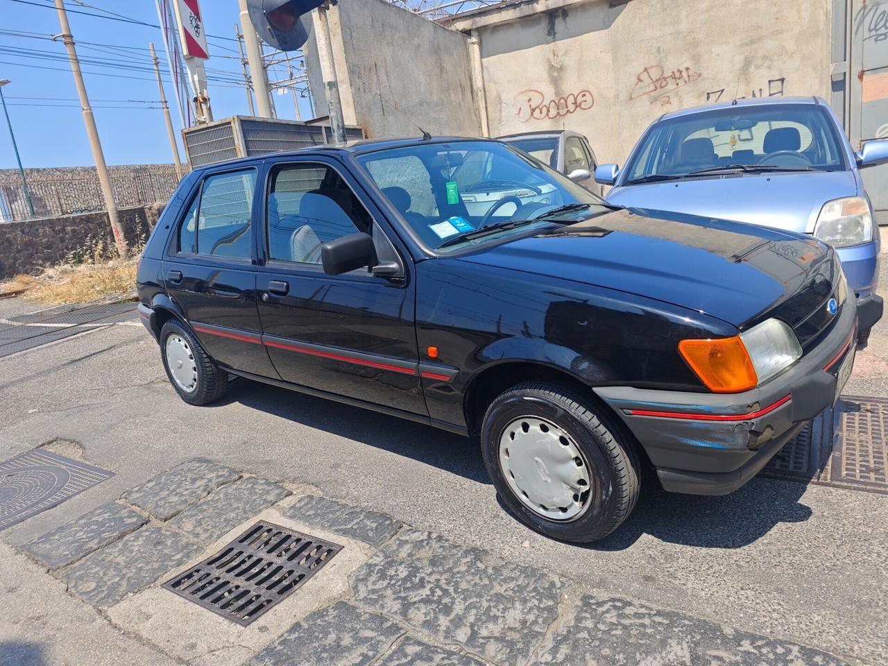 Ford Fiesta 1.1 5 porte Ghia