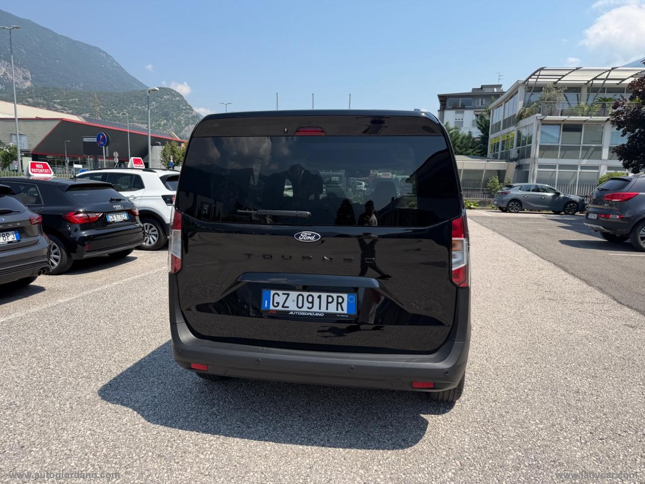 FORD Tourneo Courier 1.0 EcoBoost Titanium